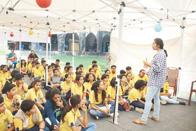 Students at a talk at the Chhatrapati Shivaji Maharaj Vastu Sangrahalaya