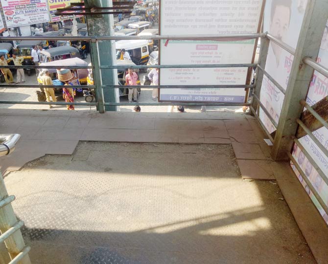Are some of the problems plaguing the skywalk in Virar