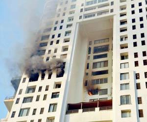 Duplex in Walkeshwar catches fire, functional fire extinguishers save the day