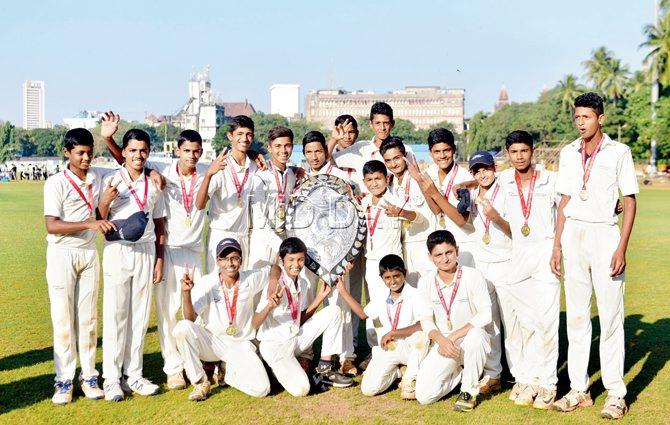 Al-Barkaat MMI English School (Kurla) players pose with their medals and the Harris Shield after the final against SVIS at Bombay Gymkhana yesterday. Pic/Bipin Kokate 