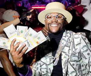 Boxer Floyd Mayweather admits paying for sex