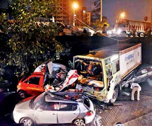 Mumbai: Container crushes five vehicles after falling 20 feet off flyover