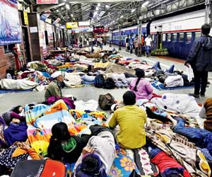 Mumbai: Rain forces Ambedkarites to sleep at Dadar, CST railway stations