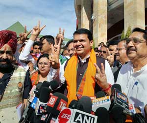Gujrat mandate for BJP's politics of 'vishwas' and 'vikas': Maharashtra CM