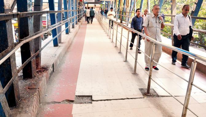 Completed in 2011, the skywalk has already fallen into disrepair. Pic/Datta Kumbhar