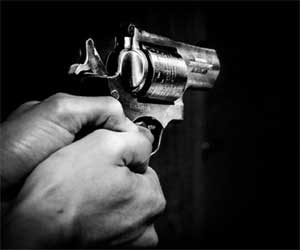 Drunk woman shoots mother, brother in New Delhi