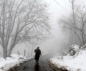 Jammu and Kashmir shivers in cold wave, Leh coldest at minus 15.2