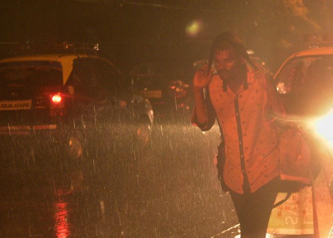 Mumbai rains cyclone ockhi hits mumbai