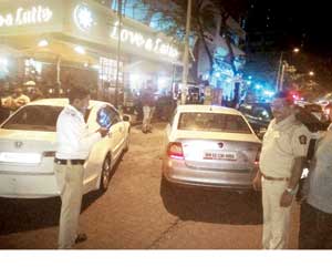 Mumbai: New cafe brews trouble for Lokhandwala motorists