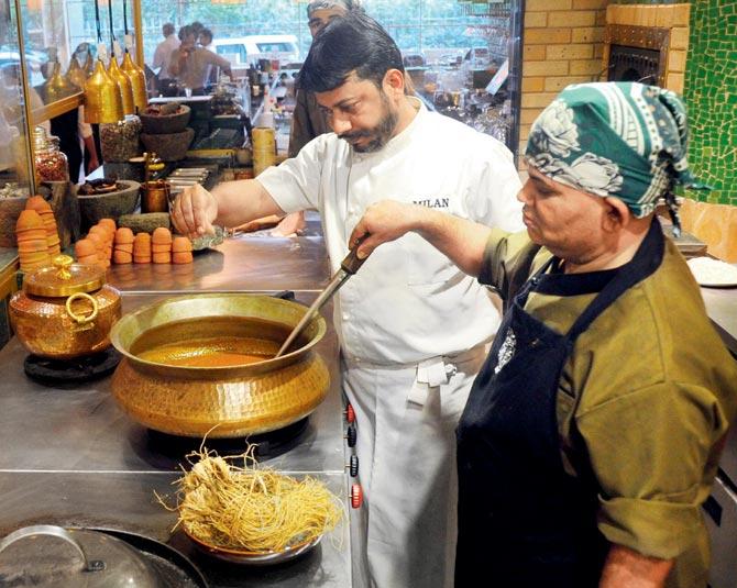 Chef Milan Gupta adds finishing touches to the gosht nihari with khas ki jad at Taftoon, BKC. PicS/Sayyed Sameer Abedi