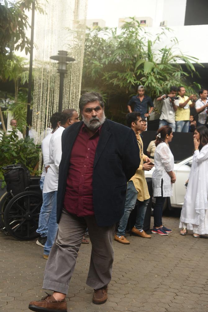 Karisma Kapoor and other celebs offer condolences at Shashi Kapoor
