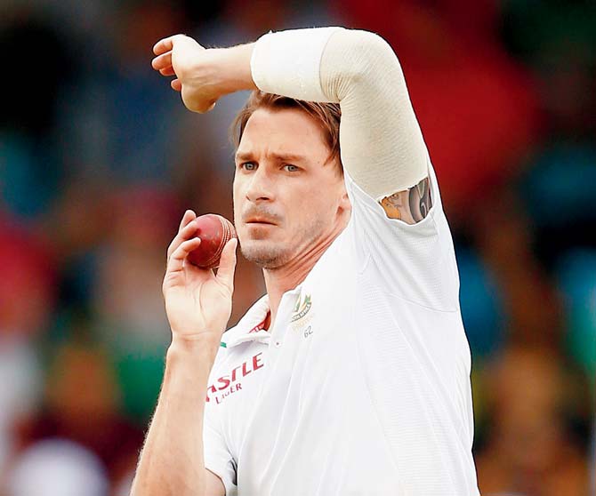 South Africa’s Dale Steyn warms up during the Durban Test against England on December 26, 2015 PIC/getty Images