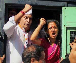 Supriya Sule, Anil Deshmukh 'evicted' after they stage protest