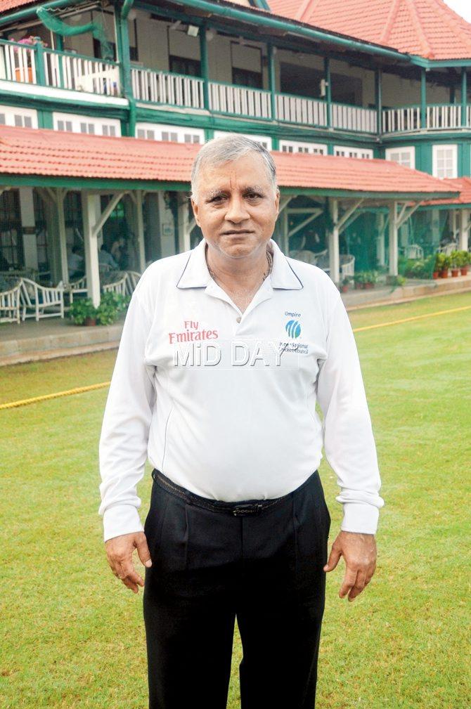 Umpire Suresh Shastri. Pic/SAYYED SAMEER ABEDI