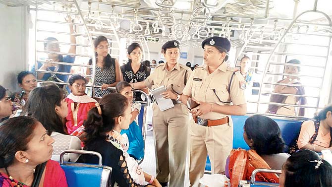 GRP personnel explained to women how the helpline works