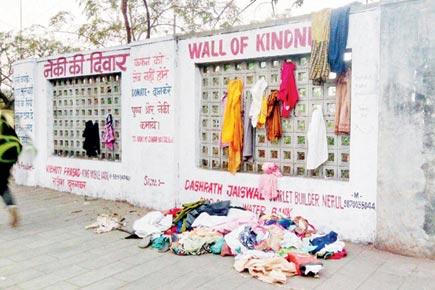 Mumbai man sets up walls across Maharashtra for donations to the needy