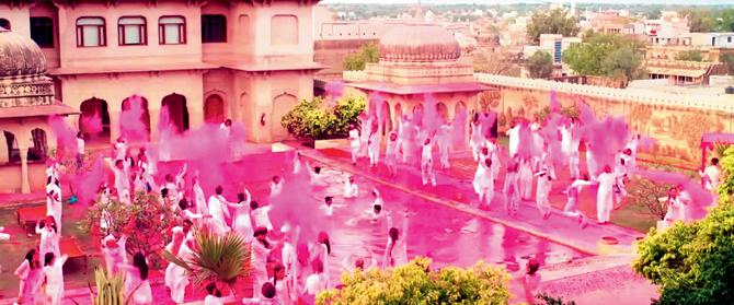 Anushka Sharma, Ranbir Kapoor and Fawad Khan shot the song Cutie Pie from Ae Dil Hai Mushkil at Castle Mandawa in March last year