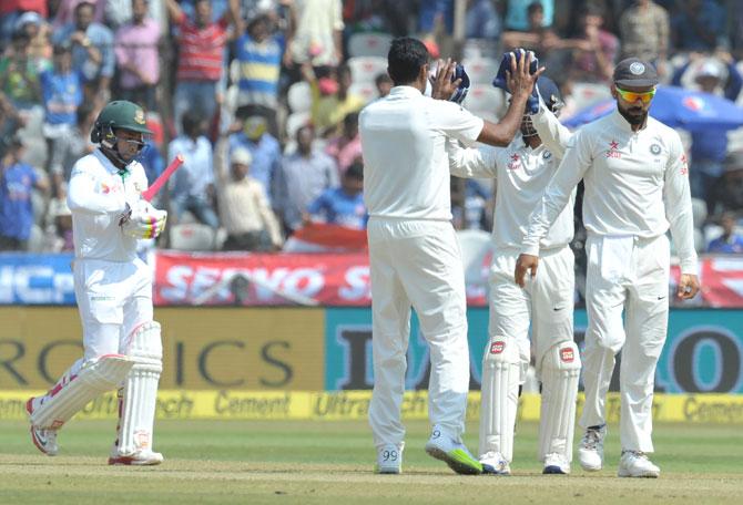 Ind vs Ban: India lead by 300 runs at lunch on Day Four