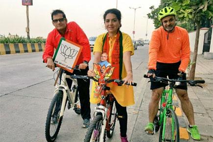 Watch video: BJP leaders cycle on Mumbai roads for campaigning 