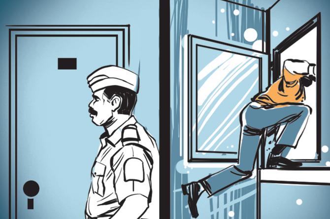 As one policeman stands guard outside the room and the others near the hotel, Patil sees an opportunity and flees from the rear window