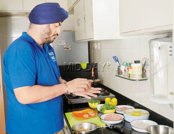 Ishmeet Chandiok prepares Chicken and Cheese Kebabs Pics/Datta Kumbhar