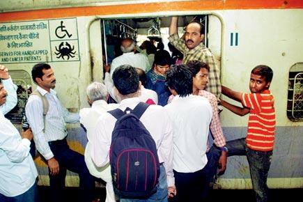800 people caught in 10 days travelling in physically handicapped coaches of Mumbai locals