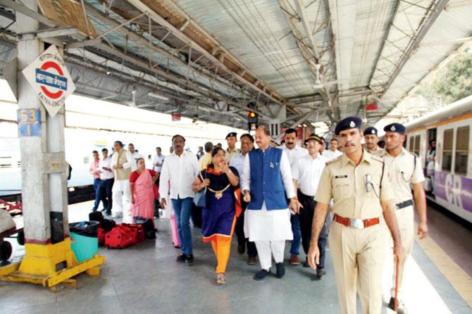Passenger Amenities Committee member Mohammad Irfan Ahmad (in blue jacket) inspects Kalyan station with railway officials on Wednesday