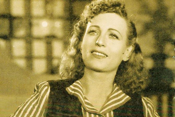 Mary Evans (1908-1996) was an Australian stuntwoman best remembered for the 1935 film Hunterwali produced by Wadia Movietone’s JBH Wadia and  Homi Wadia. She eventually married Homi Wadia