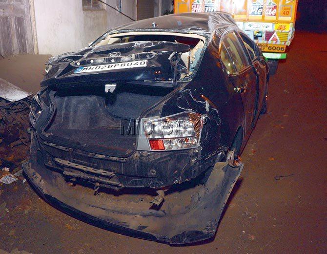 The damaged car at the Sewri Police station. pics/Satej Shinde