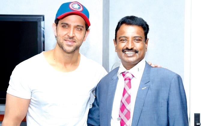 Actor Hrithik Roshan with family ophthalmologist Dr S Natarajan
