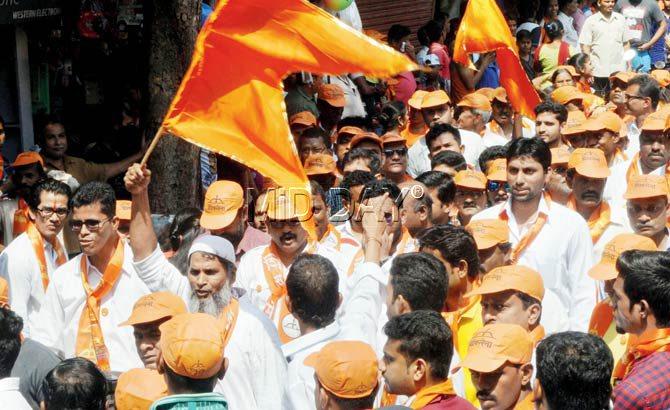 Shiv Sena supporters out in full strength in Kalina, Santacruz. Pic/Datta Kumbhar