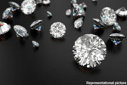 Mumbai: Diamond dealer from Malad booked, associate held for cheating