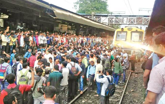 It all began with the rail roko at Badlapur in August 2016, after which CR commuters were inspired to use the same tactic at other stations too. File pic