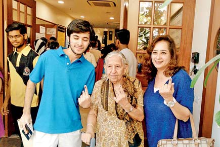 Three generations vote together at Worli poll booth
