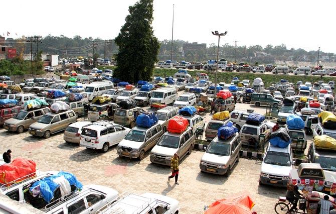 Stranded passengers vehicles as they wait for the opening of the Jammu-Srinagar national highway which is closed due to traffic in Jammu. Pic/PTI