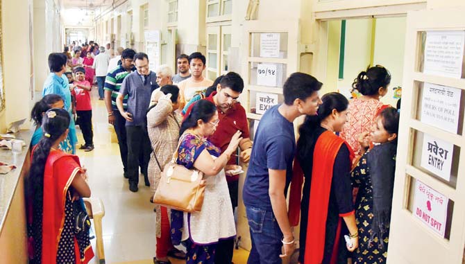 Mumbaikars at a polling booth in Vile Parle. Pic/Nimesh Dave