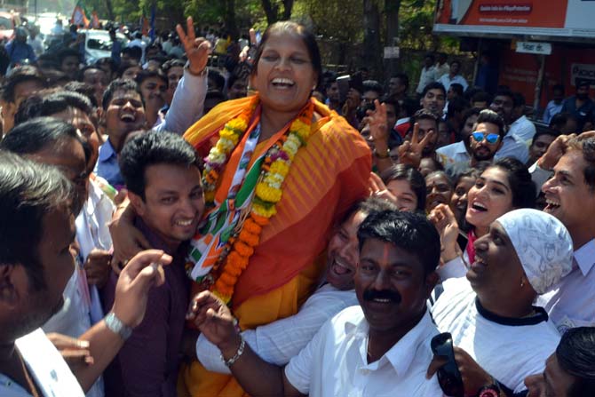 Congress candidate Smt. Pramila Kamlakar Patil celebrating outside after his victory in BMC Election 2017 at bhandup in mumbai on 23/02/2017. Pic/ Datta Kumbhar