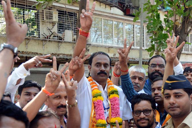 Independent candidates party workers celebrated and congratulate Tulshiram Shinde Ward no 41 outside election counting centre at Govind Nagar Bmc School, Malad in Mumbai on 23/02/2017. Pic/ Satej Shinde