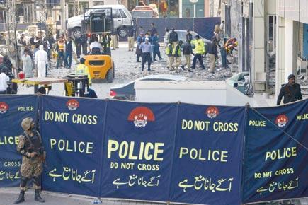 Blast in Lahore kills 10