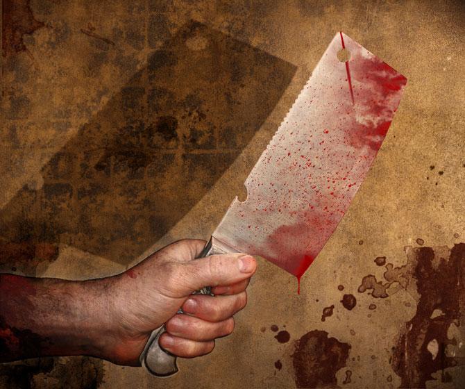 Man first beheads wife, then walks to court with severed head
