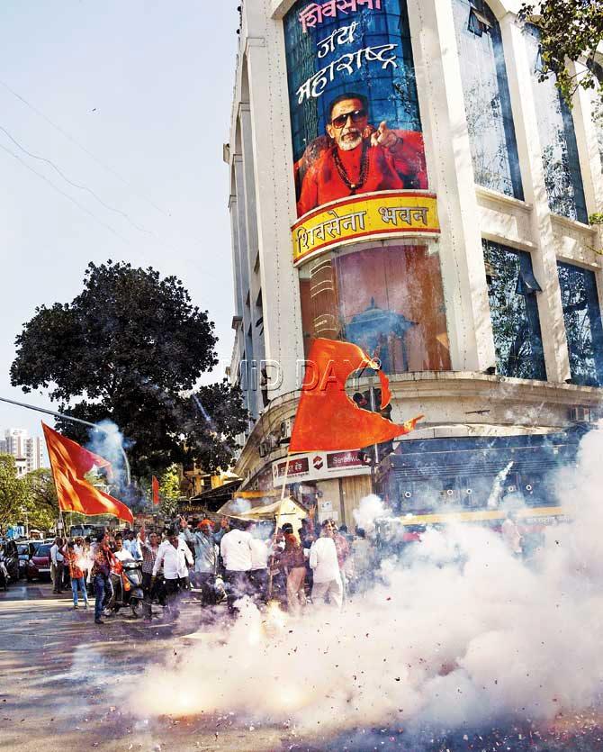 Shiv Sena workers celebrate outside Sena Bhavan at Dadar. Pics/Pradeep Dhivar and Rane Ashish