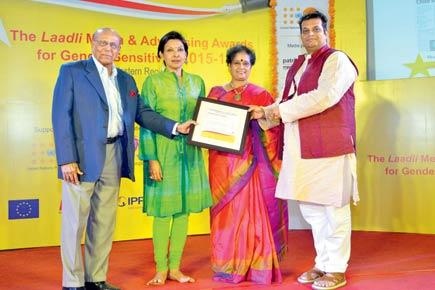 mid-day special investigations editor Vinod Kumar Menon wins Laadli Award