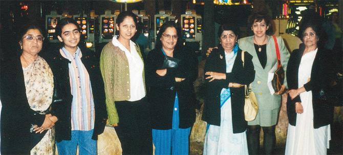 (L-R) Lata Mangeshkar at her favourite Casino Belagio with sister Usha, niece Radha, Arundhati, Deora’s wife Suvarna, the casino manager and sister Meena