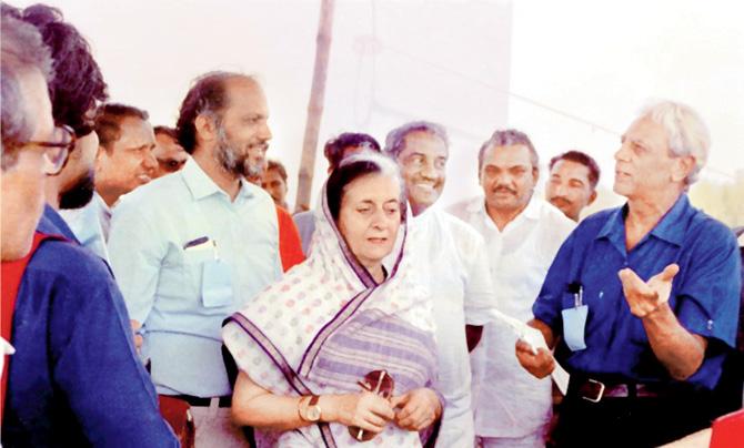 Indira Gandhi flanked by Vasanth Gowariker and Satish Dhawan (right) after a successful SLVâu00c2u0080u00c2u0088launch (1980)