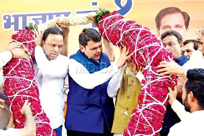 BJP leader and CM Devendra Fadnavis during the victory celebrations of the party. Pic/Bipin Kokate