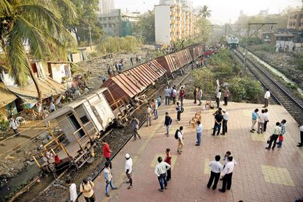 Here's how Mumbai's Harbour line came to a standstill