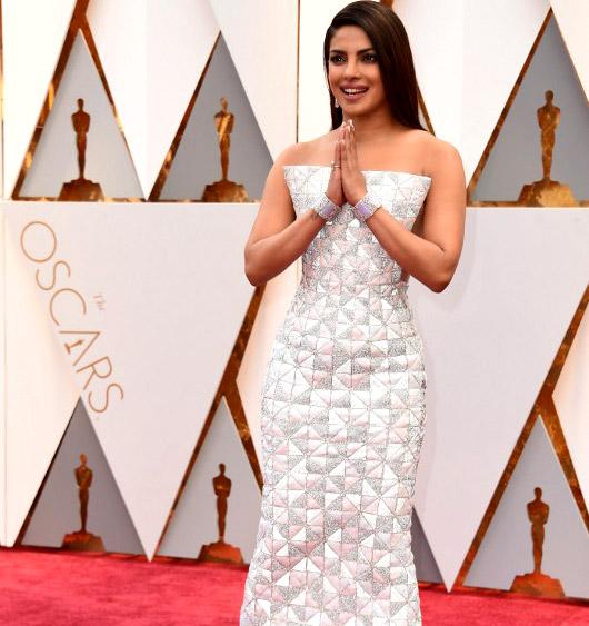 Oscars 2017: Priyanka Chopra dazzles in white on the red carpet