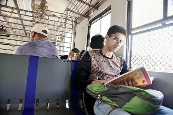 Students pore over their textbooks one last time in a Churchgate-bound train (top) and outside the Ruia College examination centre in Matunga. Pics/ Sameer Markande and Suresh Karkera