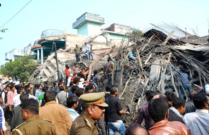 Police carrying out resuce work at the site of the under-construction building which collapsed killing at least seven labourers, in Jajmau in Kanpur. Pic/PTI