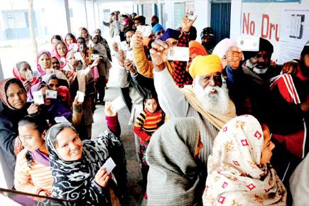 Faulty machines delay voting in Punjab, Goa elderly dies in queue